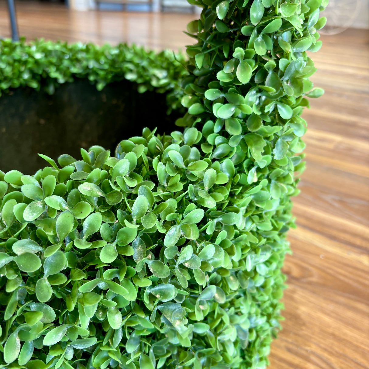 17" UV Boxwood Basket with Handle