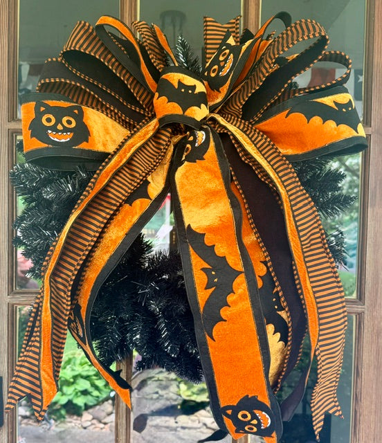 20" Midnight Mischief Halloween Bow