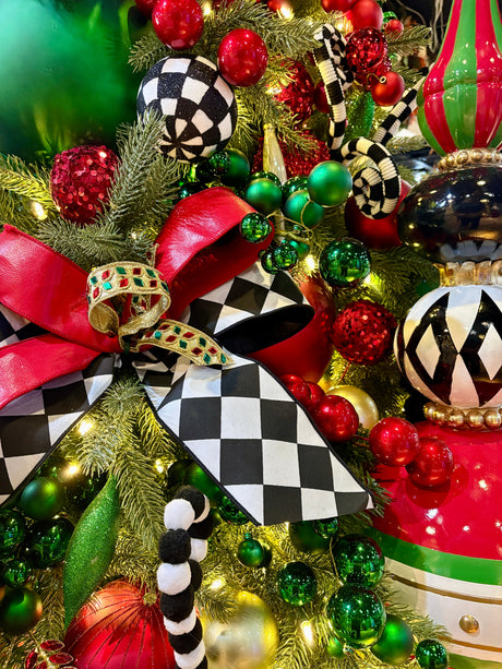 Courtly & Bright | Traditional Christmas + Contrast