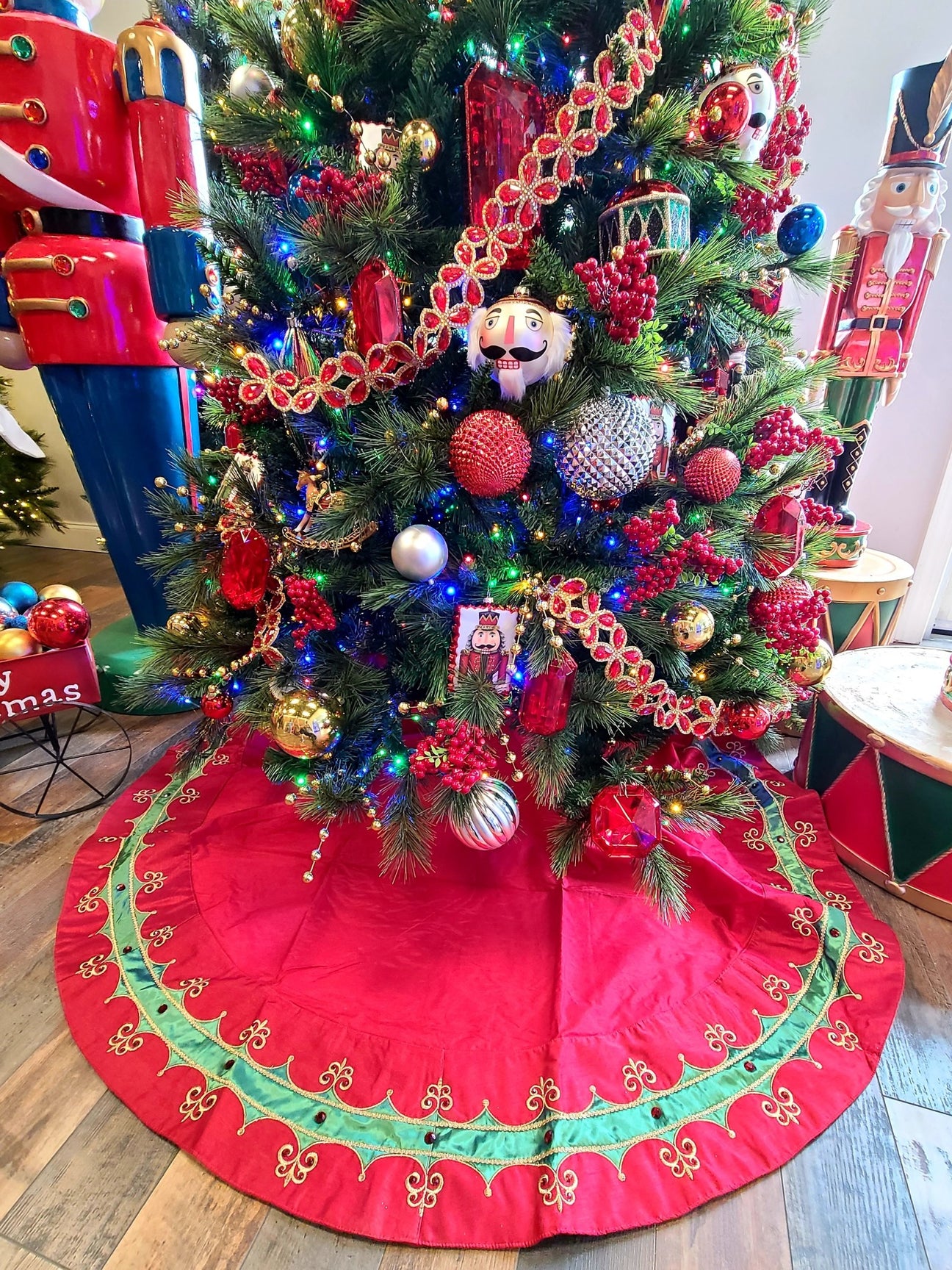 Tree Skirts, Collars, & Stands