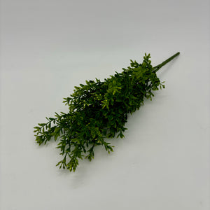 18" Mini Boxwood Dark Green Spray
