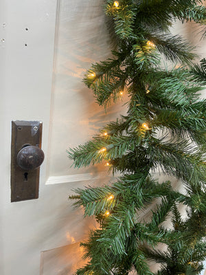 9' Pre-Lit Classic Green Garland