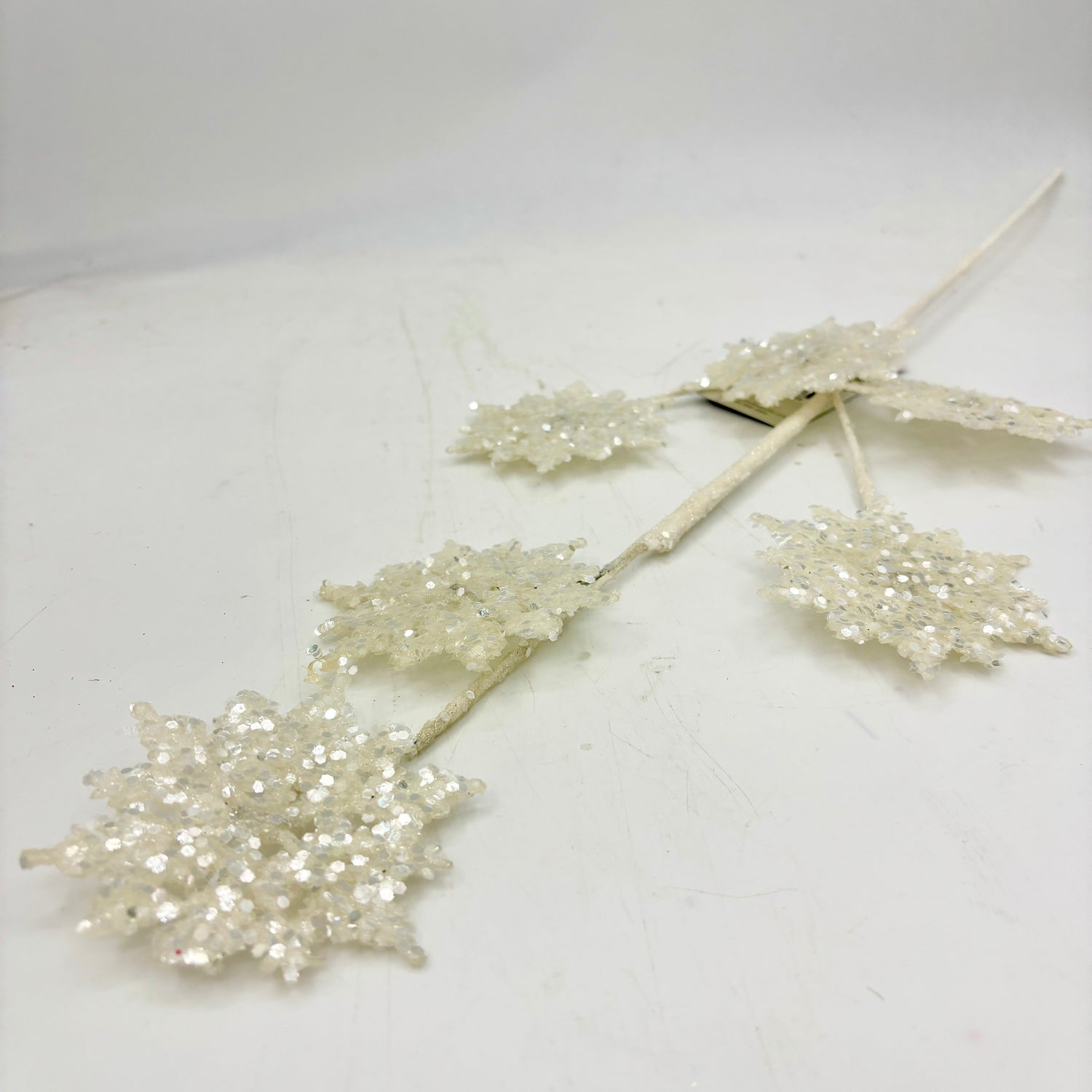 30.5" Glitter Snowflake Spray | White/Silver