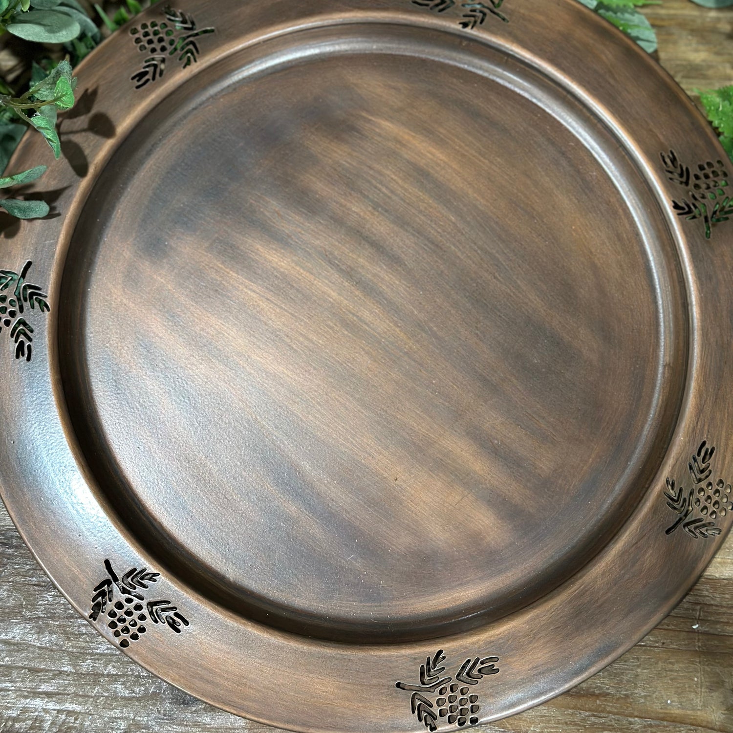 13” Metal Valley Pine Charger