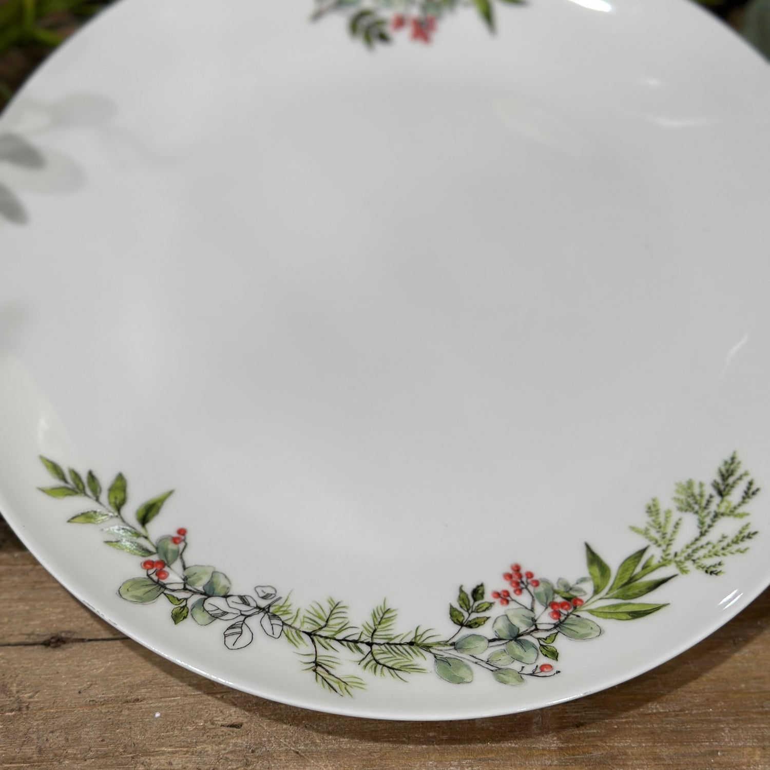 10.5” Mistletoe Porcelain Plate