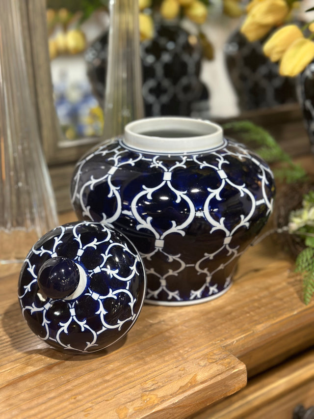 7" Blue & White Quatrefoil Lidded Ceramic Jar