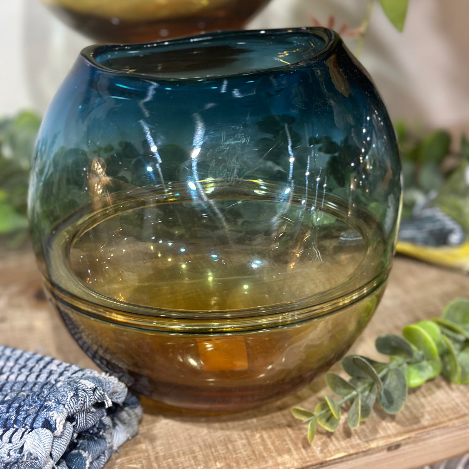 7.5” Ansen Glass Vase Round