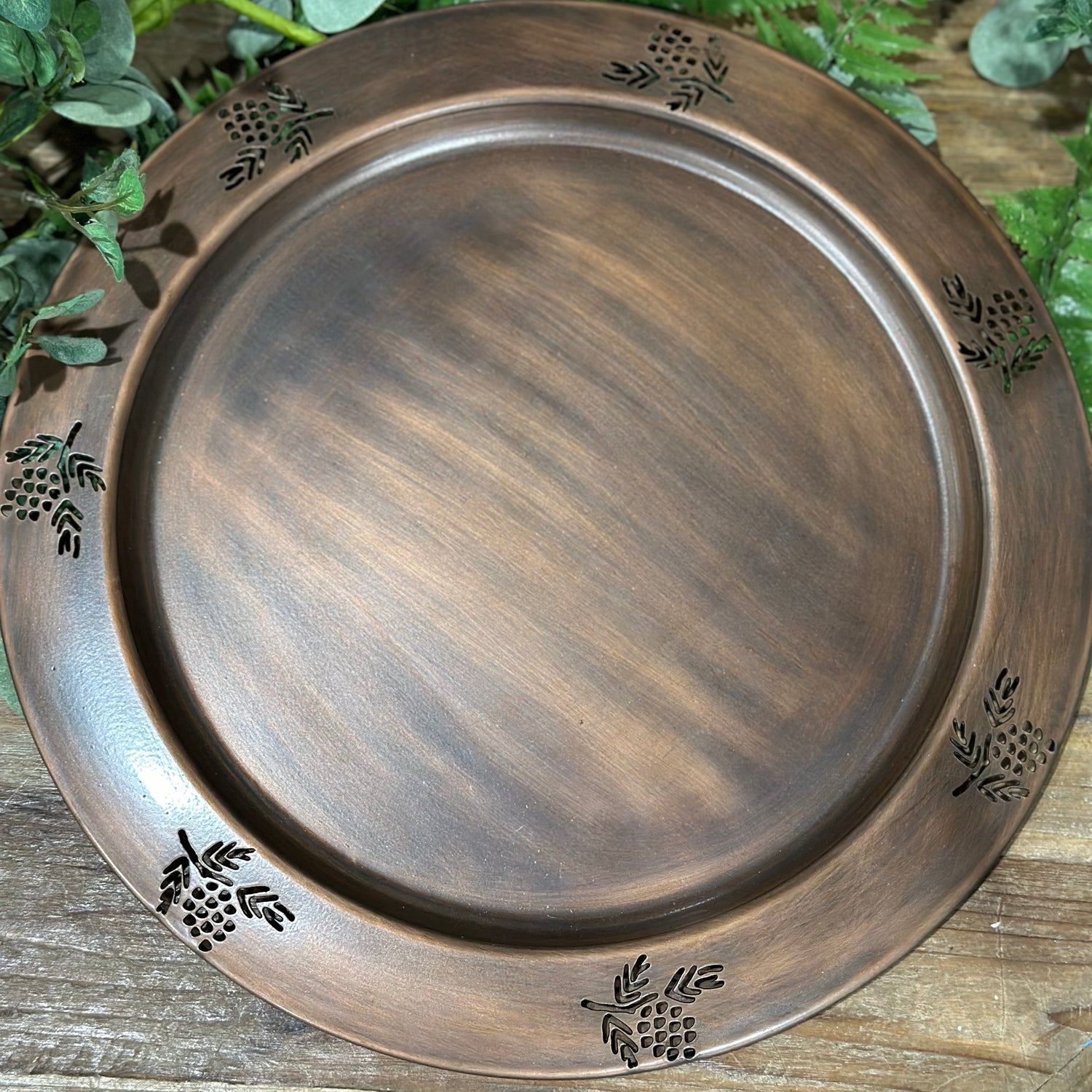 13” Metal Valley Pine Charger