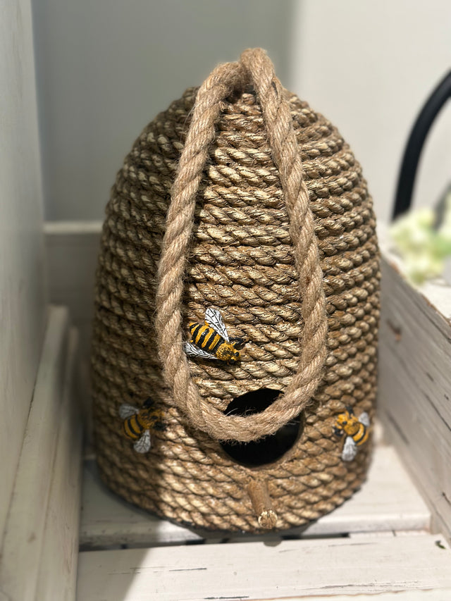 RESIN BEEHIVE W- BEES 8.5"