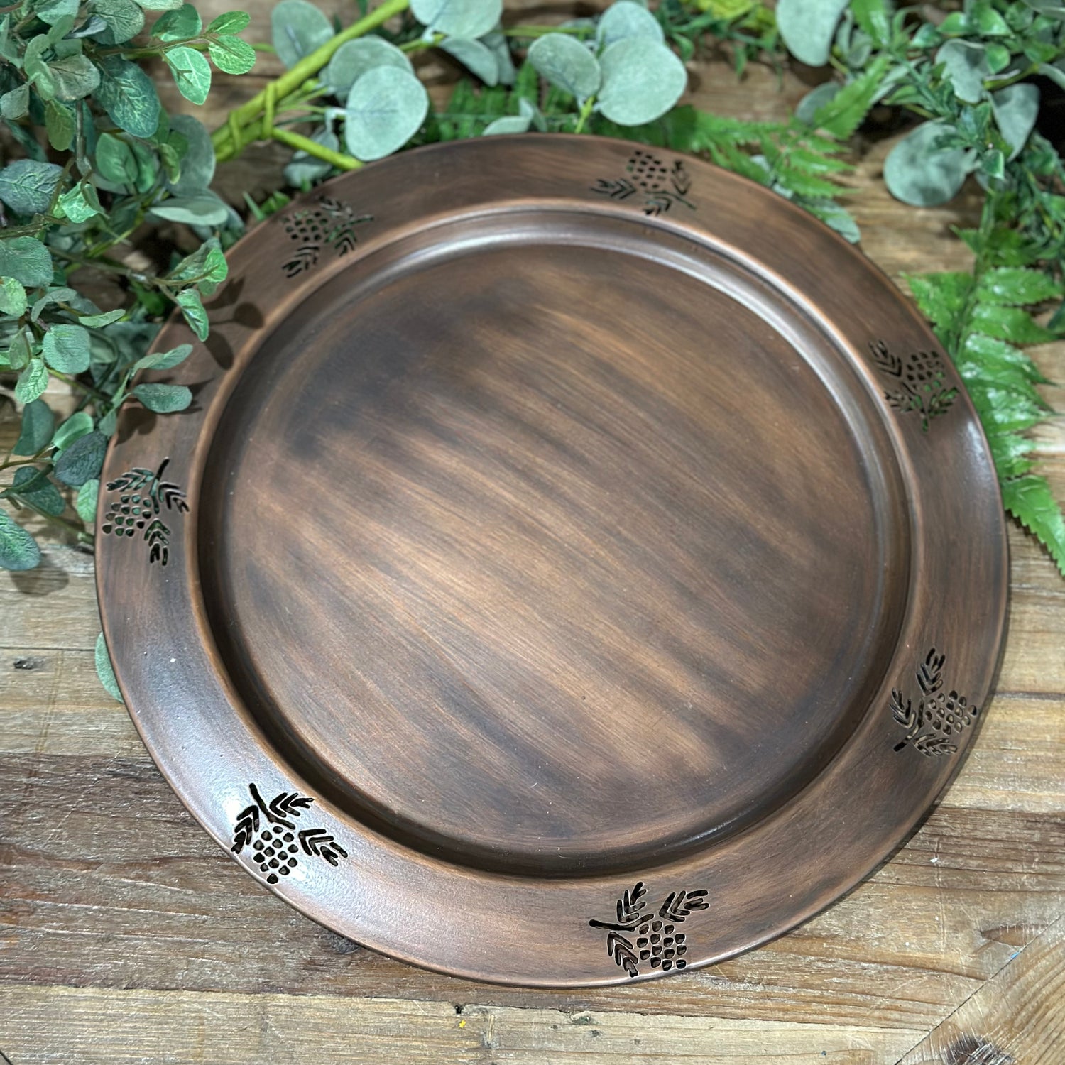 13” Metal Valley Pine Charger