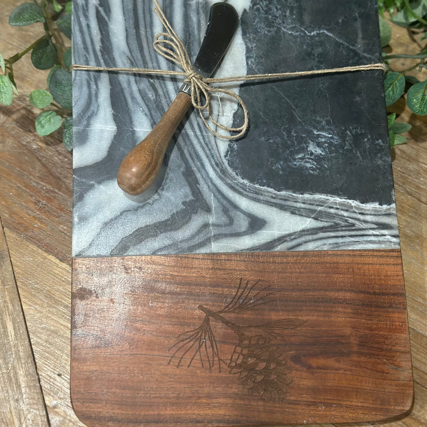 12" Rustic Pine Cutting Board With Spreader