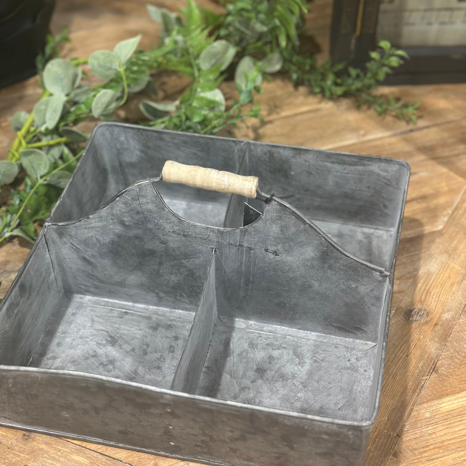 11” Metal Tray With 4 Compartments