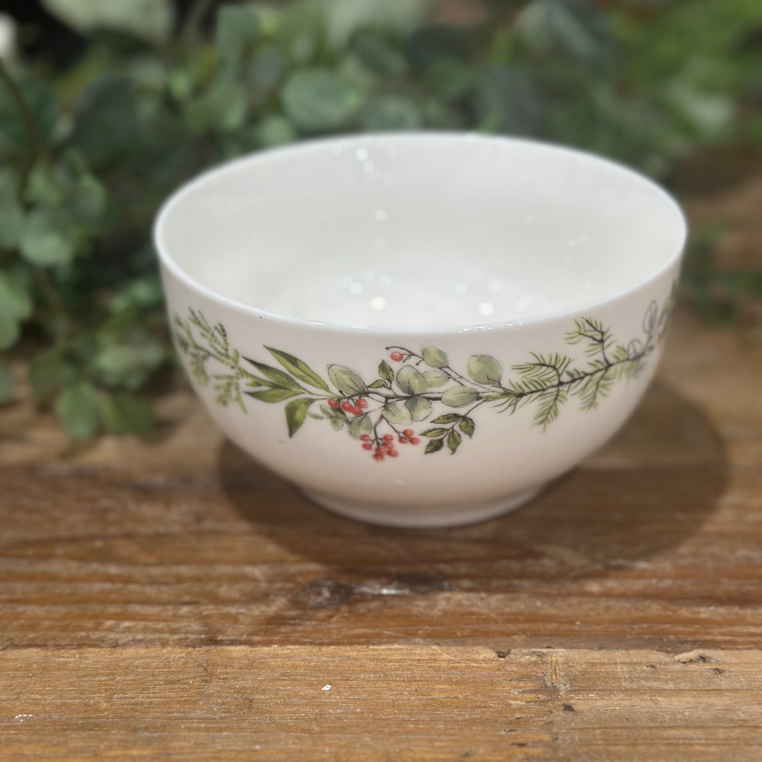2.75" Porcelain Bowl With Wreath Pattern