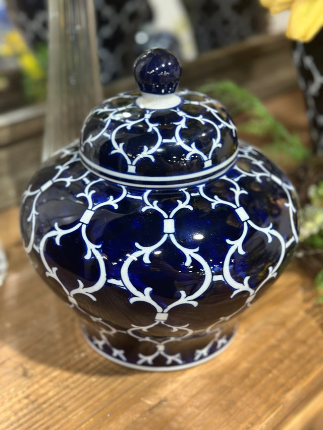 7" Blue & White Quatrefoil Lidded Ceramic Jar