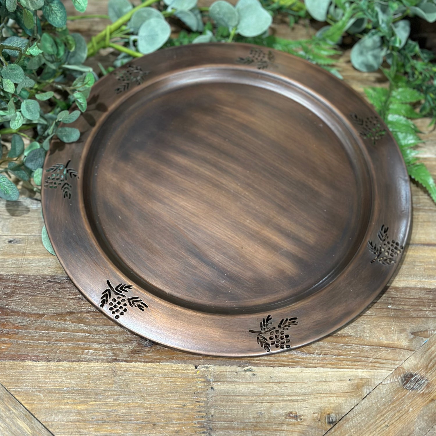 13” Metal Valley Pine Charger