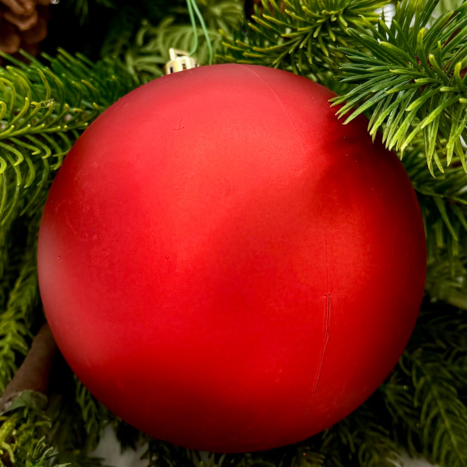 4" Red Matte Ball UV Drilled 6/Bag Shatterproof