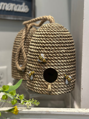 RESIN BEEHIVE W- BEES 8.5"