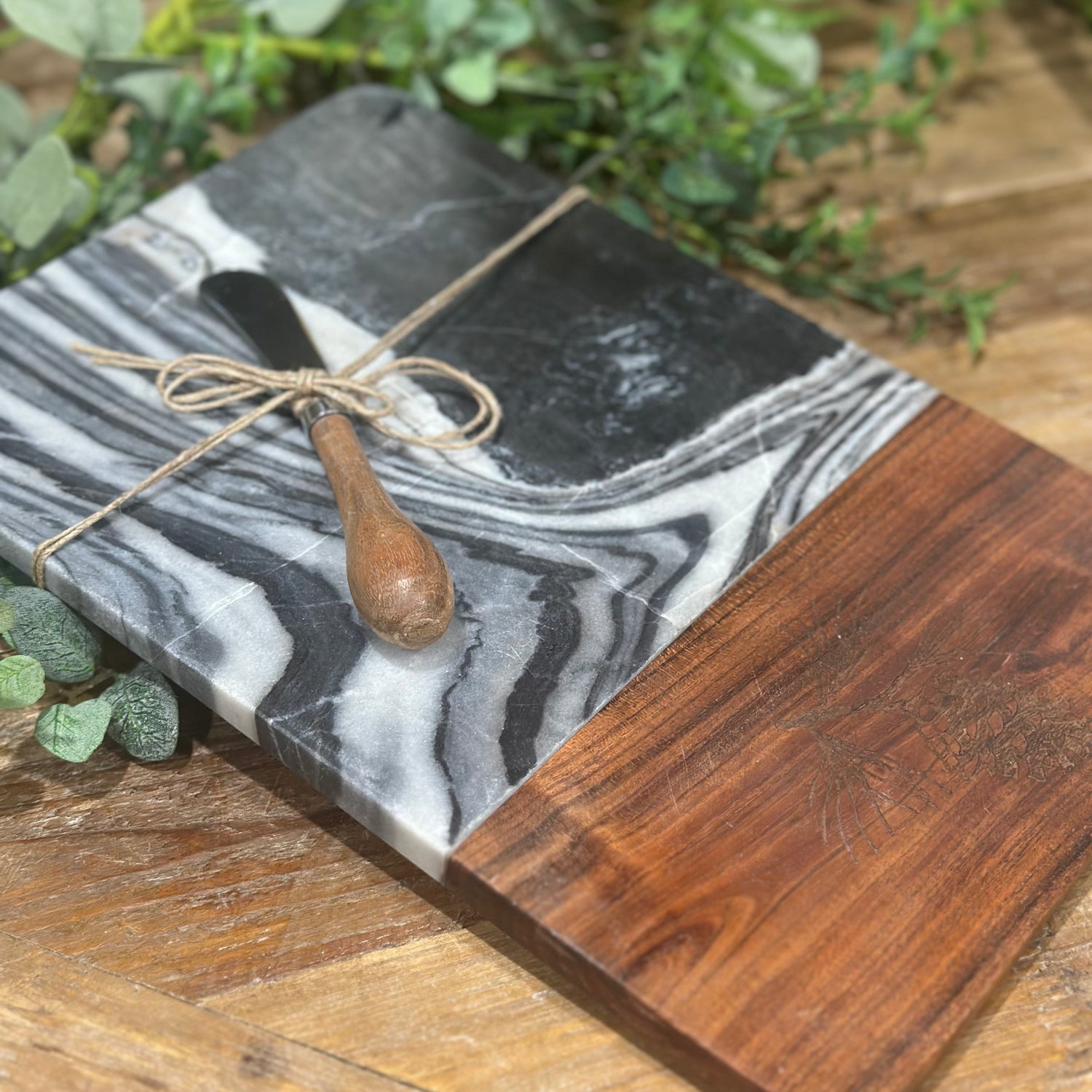 12" Rustic Pine Cutting Board With Spreader