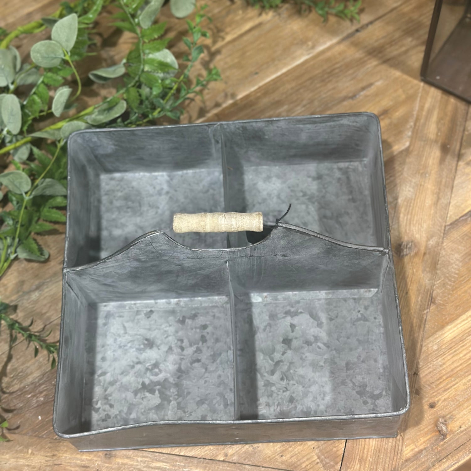 11” Metal Tray With 4 Compartments