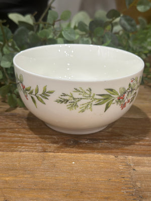 2.75" Porcelain Bowl With Wreath Pattern