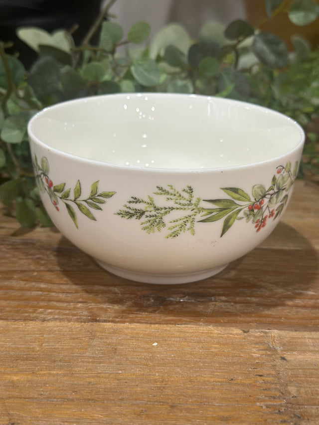 2.75" Porcelain Bowl With Wreath Pattern