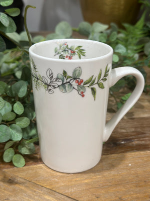 4.75" Porcelain Mug With Wreath Pattern