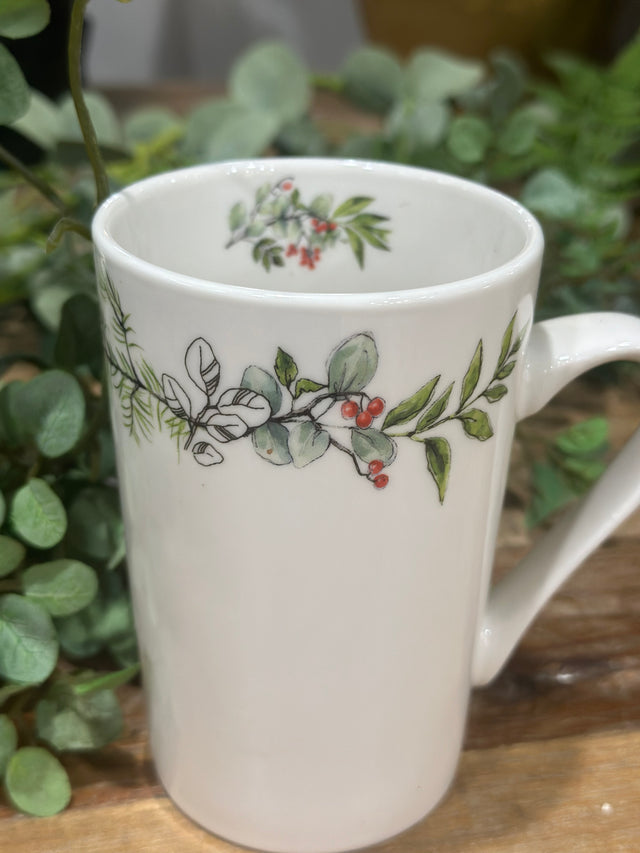 4.75" Porcelain Mug With Wreath Pattern