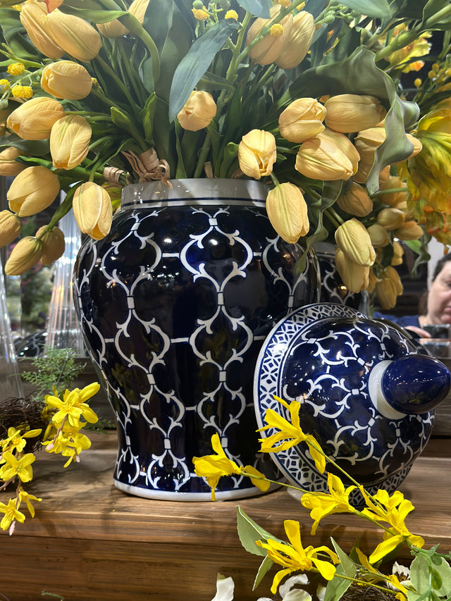18" Blue & White Quatrefoil Lidded Ceramic Ginger