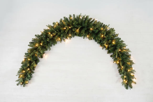 9' LED Mantel Swag Green Garland