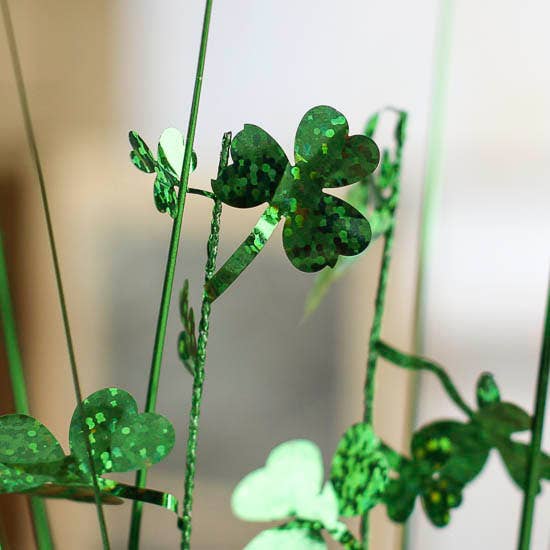 19" Hologram Shamrock Spray
