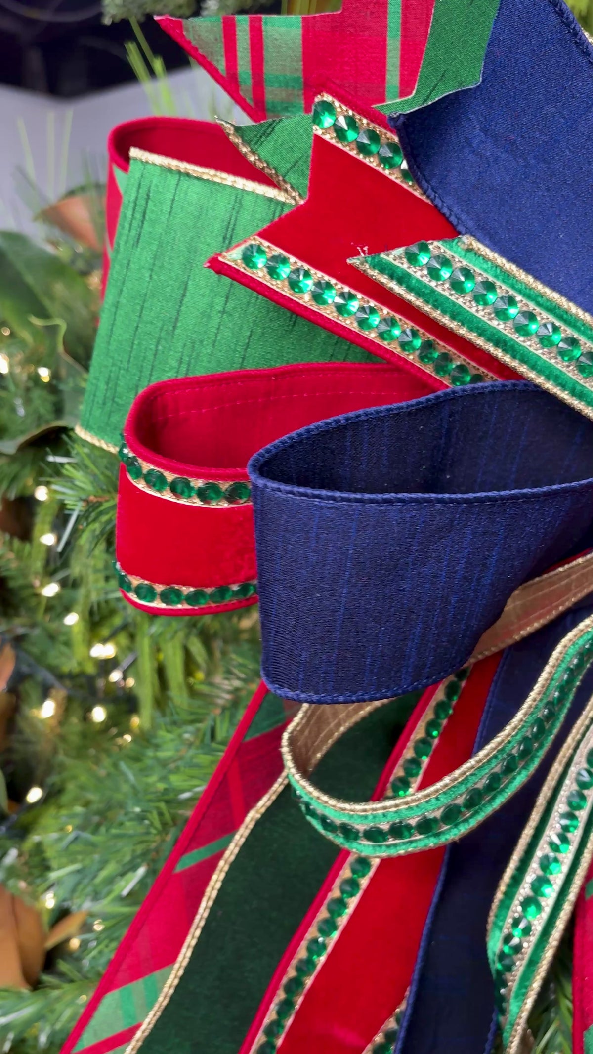 20" Berkshire Plaid Christmas Designer Bow