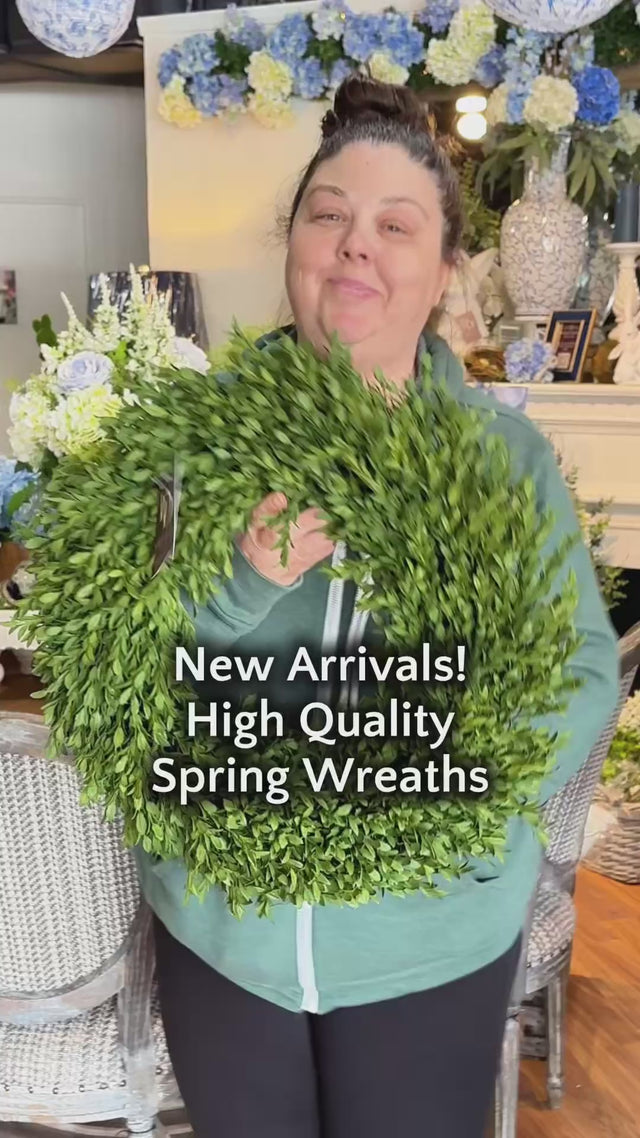 18" Green Tea Leaf Boxwood Wreath